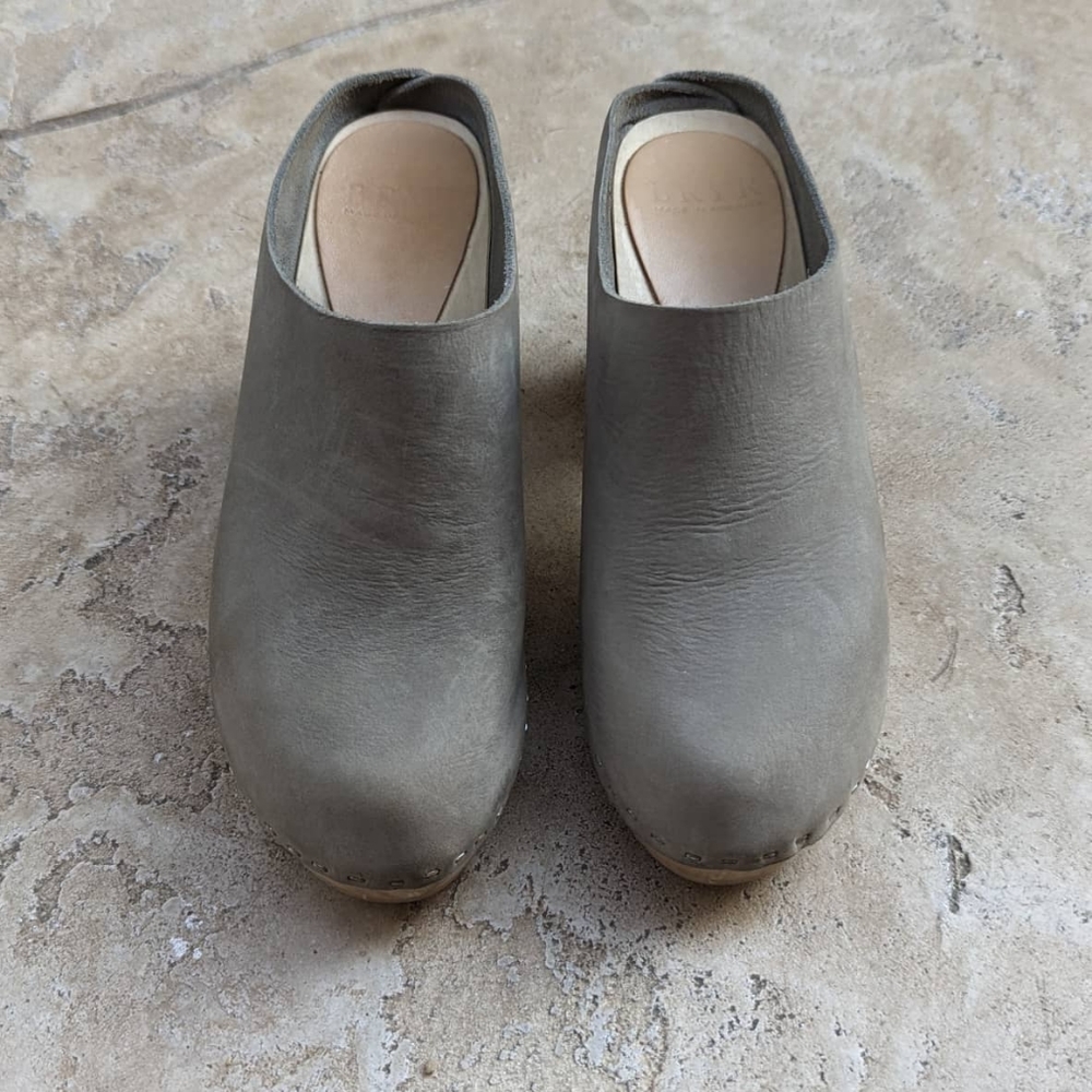 Chloe in Pacific grey